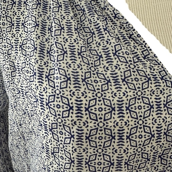 Velvet by Graham & Spencer Women's Blue and white Patterned Top - Picture 6 of 12